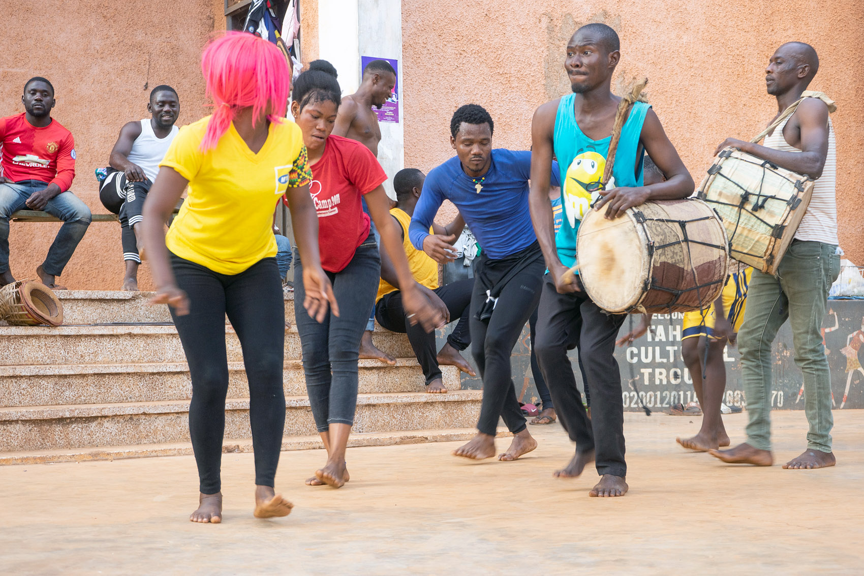 Trommel und Tanz Übung in Tamale, Ghana