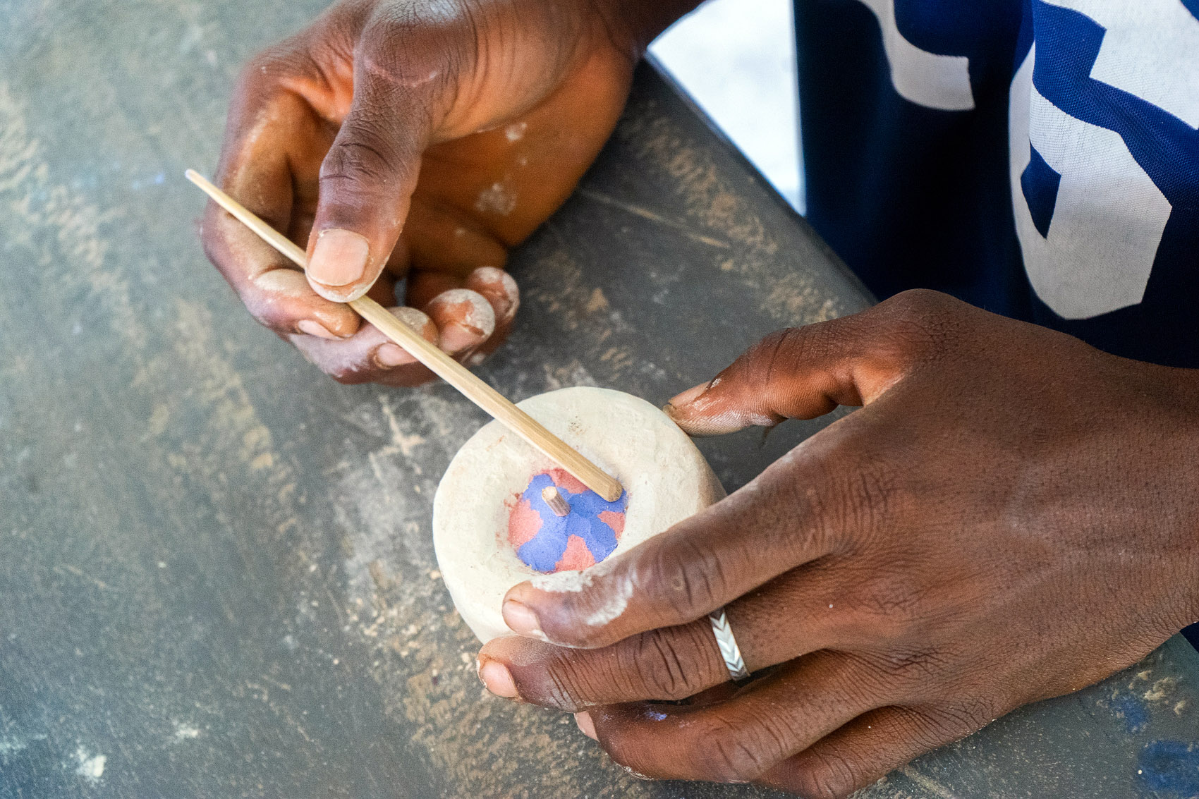 Glass Puder Murmel Herstellung in Ghana