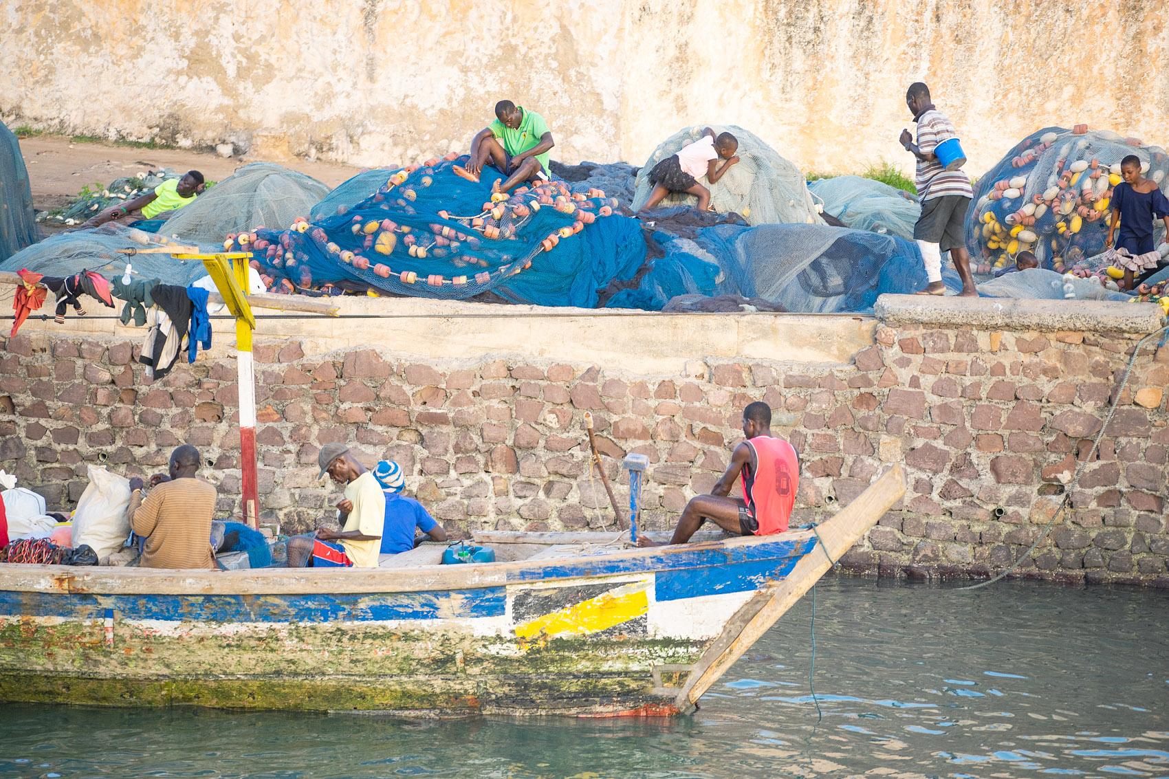 Fabenfrohes Boot in Elmina Ghana
