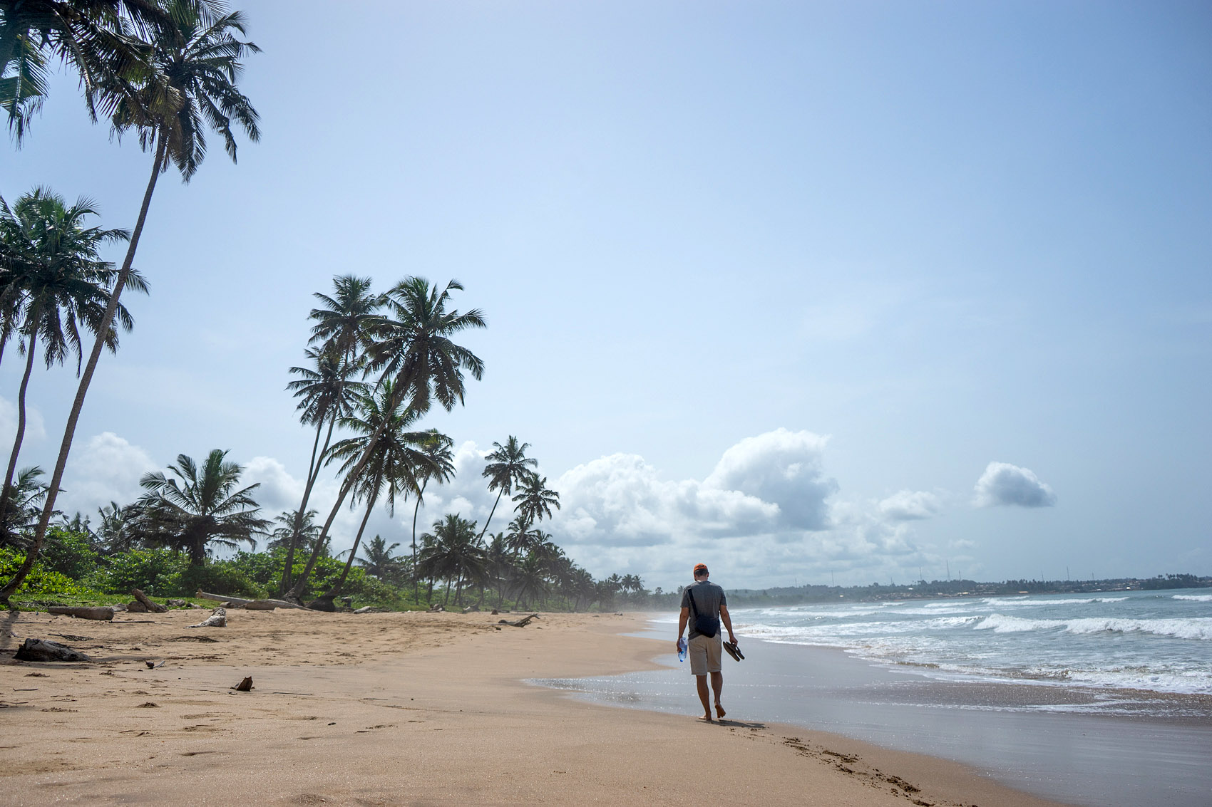 Am Ghana Strand spazieren gehen