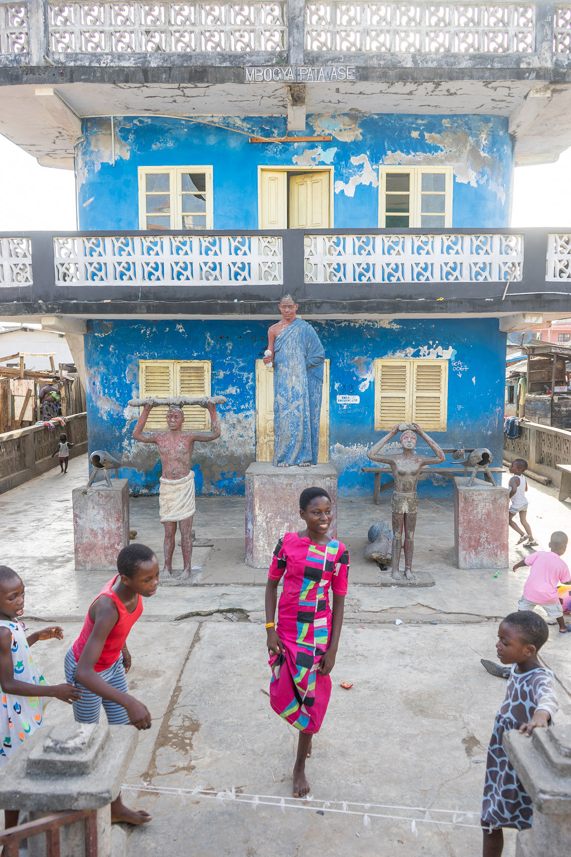 Kinder spielen in Elmina