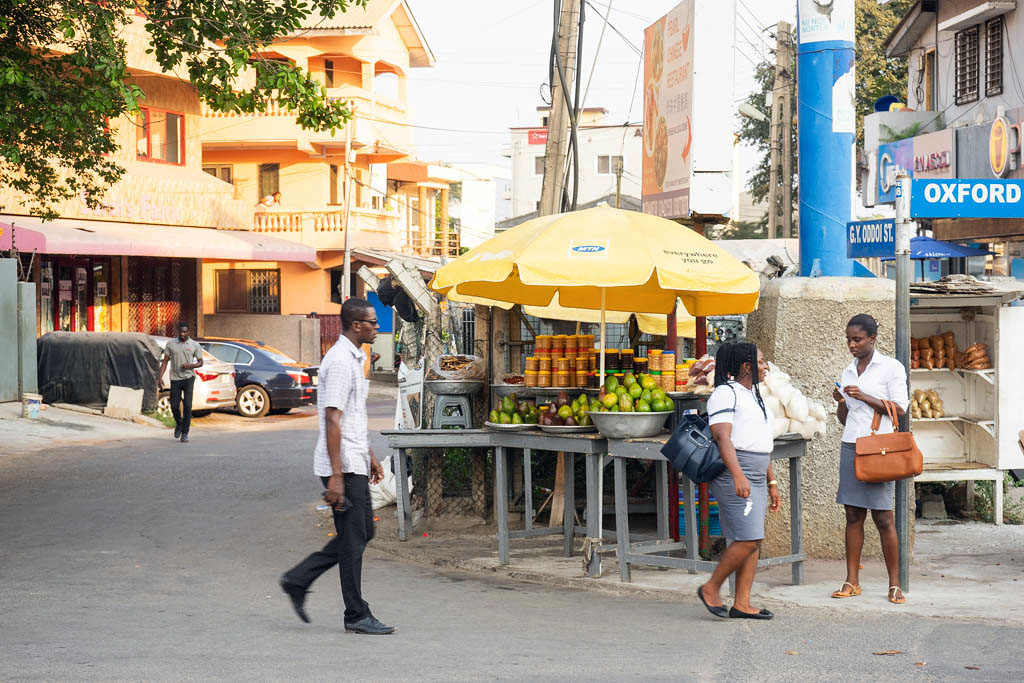 Strassenstand Oxford Strasse Accra in Ghaan