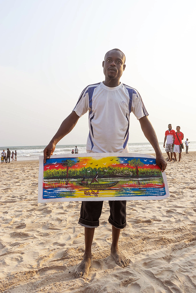 Souvenirhändler am Strand von Accra