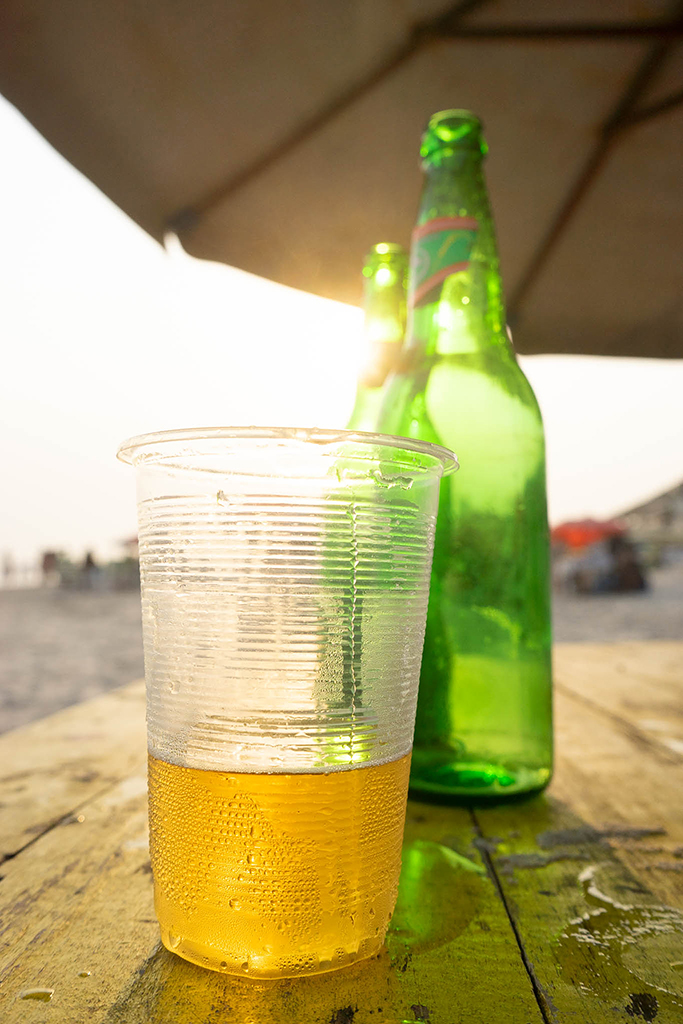 Ein Beer am Strand von Accra