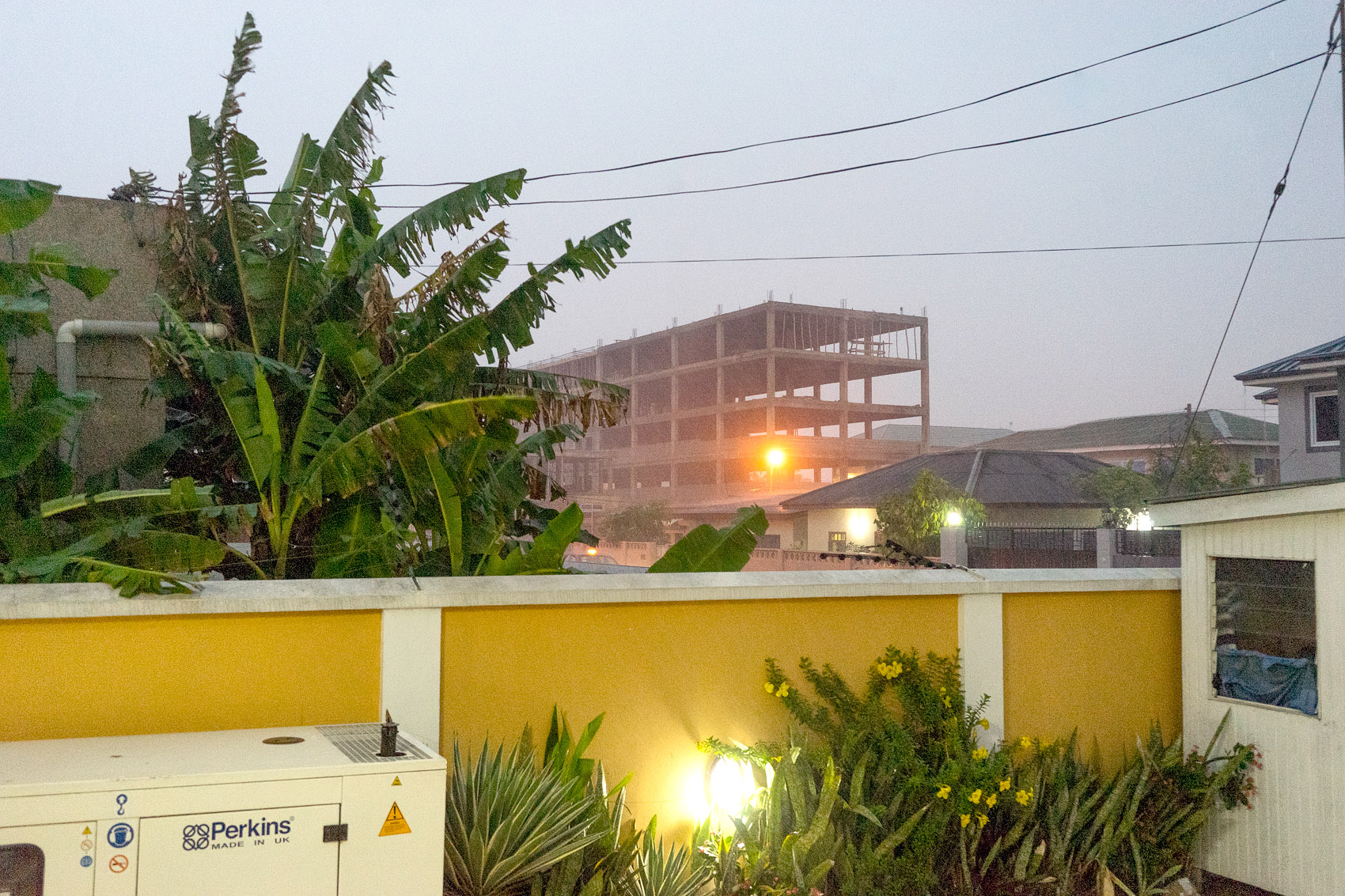 Regen und Neubau in Ghana